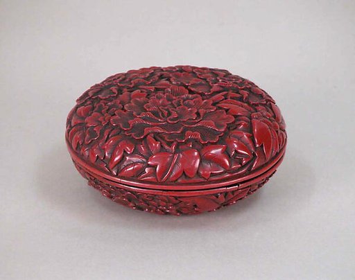 Covered box with peonies