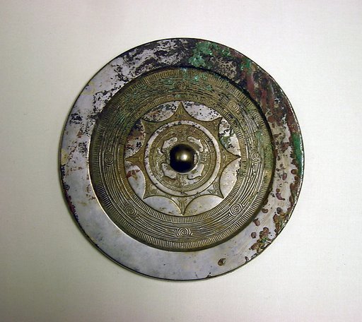 Mirror with eight-point design
