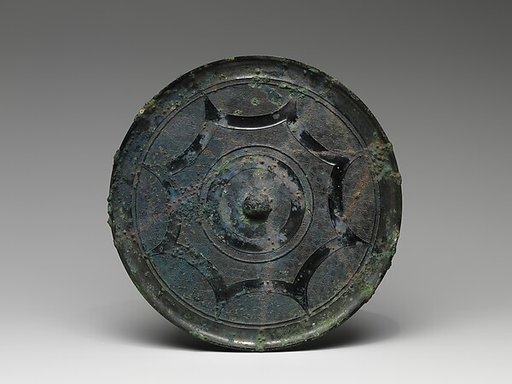 Mirror with eight-point design