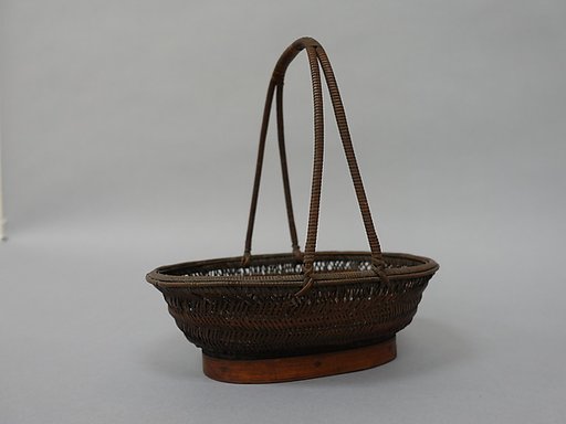 Boat-Shaped Fruit Basket