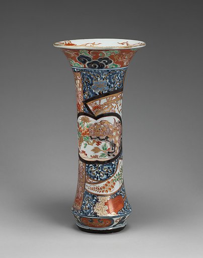 Beaker vase (part of an assembled garniture)