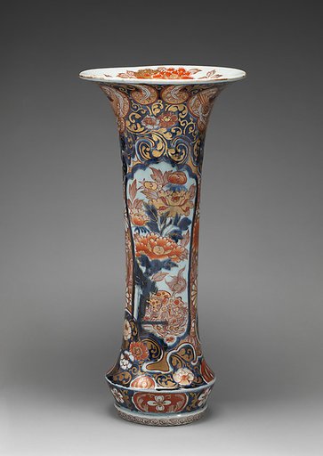 Beaker vase (part of an assembled garniture)