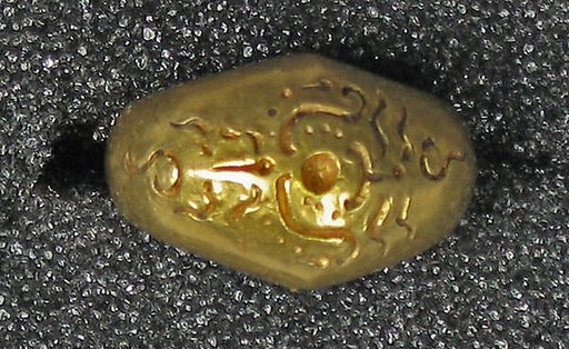 Ring with Rounded Bezel, Floral Design
