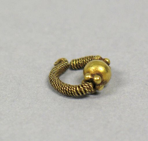 Pair of Ear Ornaments with Bead in Collar