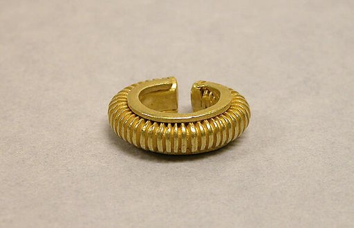 Pair of Ear Ornaments with Design of Fused Discs
