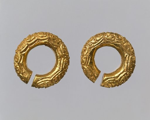 Pair of Round Earrings, Foliate