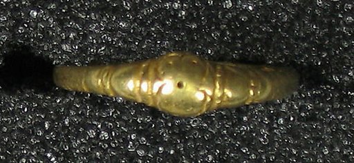 Ring with Divided, Pointed Arc