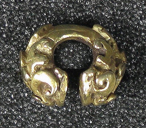 Earring with Foliate Decoration