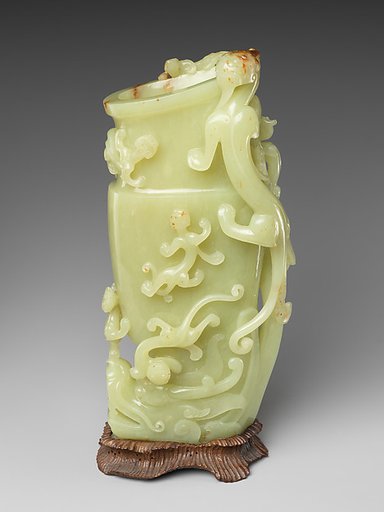 Vase with chi dragons