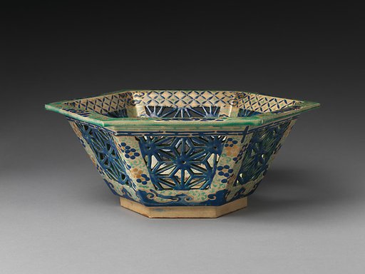 Large Bowl with Plum Blossoms and Openwork Hemp Leaves