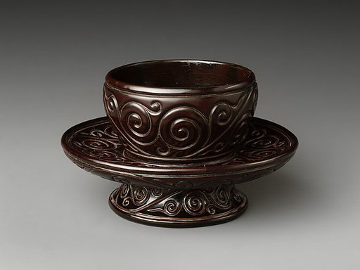 Tea-bowl stand with pommel scrolls