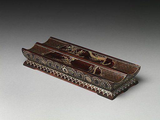 Scroll tray