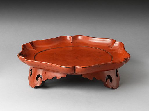 Round Negoro Tray (Ashitsuki-ban) with Three Feet