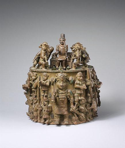 The Ézọ́mọ's Ikẹ̀gòbọ̀ (Altar to the Hand)