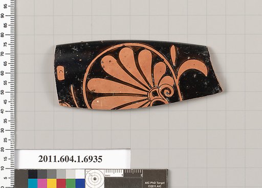 Terracotta rim fragment of a kylix (drinking cup)