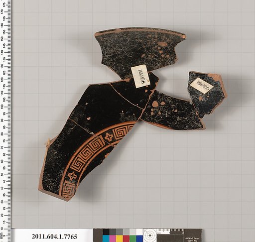 Terracotta rim fragment of a kylix (drinking cup)