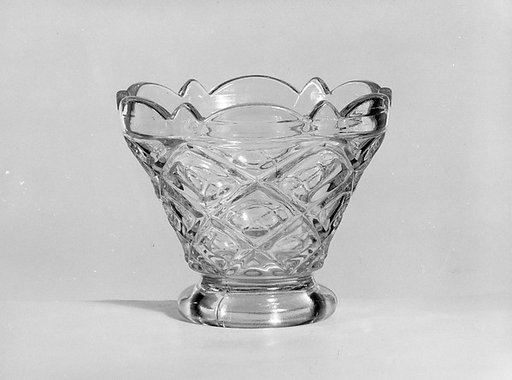 Footed bowl