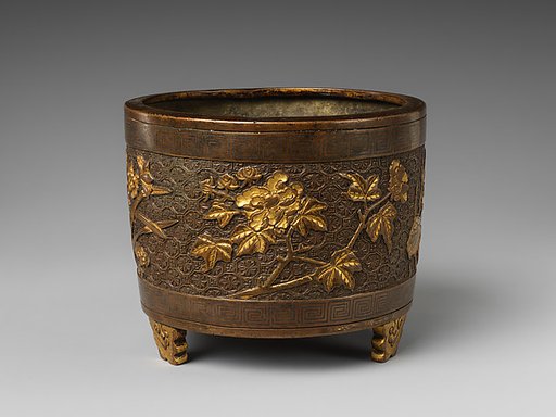 Incense burner with flowers