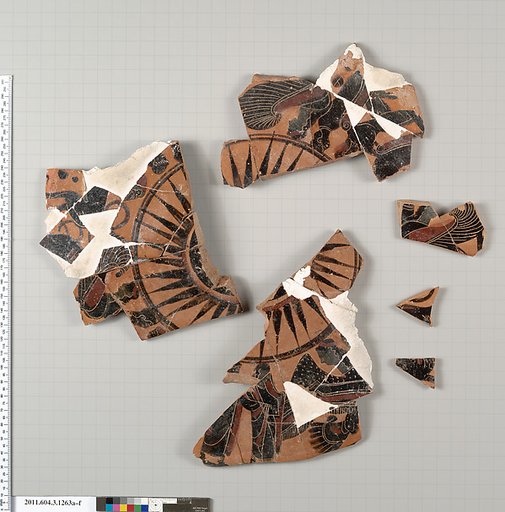 Terracotta fragments of a lekanis lid (covered dish)