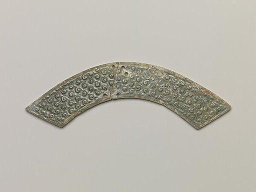 Arc-shaped pendant (Huang)