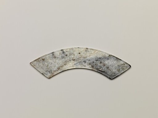 Arc-shaped pendant (Huang)