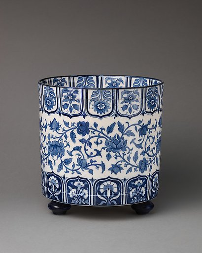 Footed jardinière