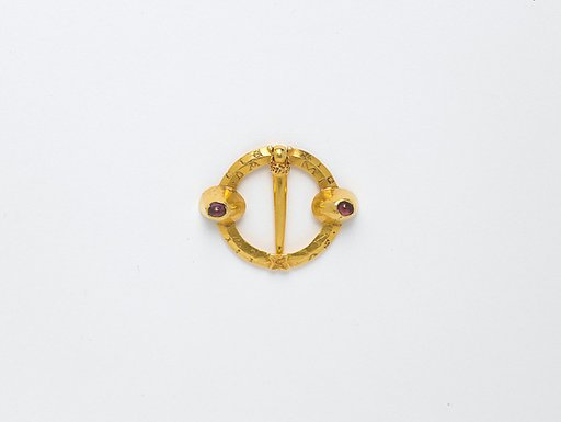 Ring Brooch