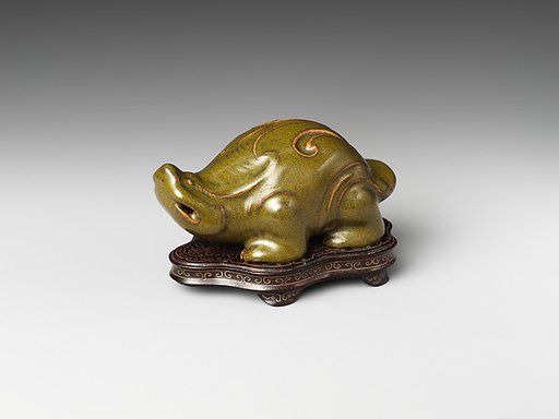 Water dropper in the form of a mythical creature