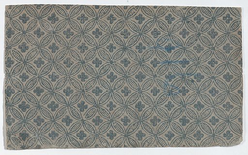 Sheet with pattern of overlapping circles with clover shapes