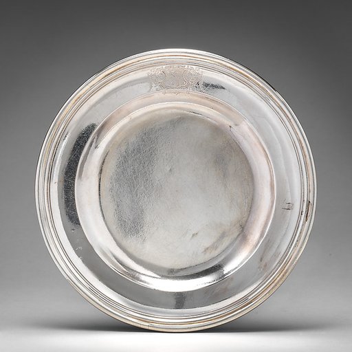 Dinner plate with English arms (one of a group of four)