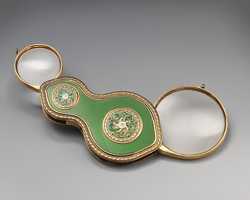 Reading glass with two lenses (loupe)