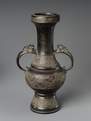 Vase with archaic-style motifs