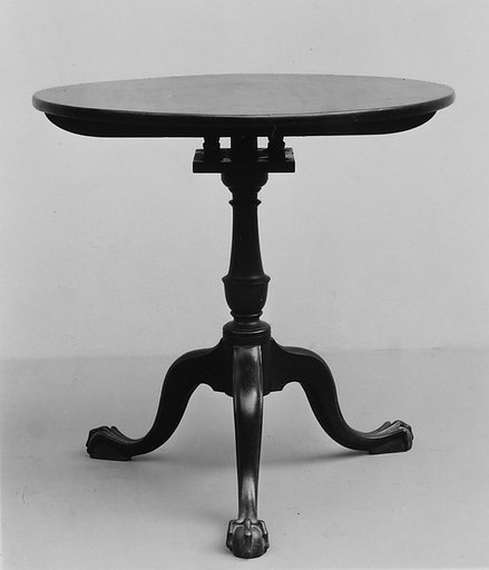 Round tea table