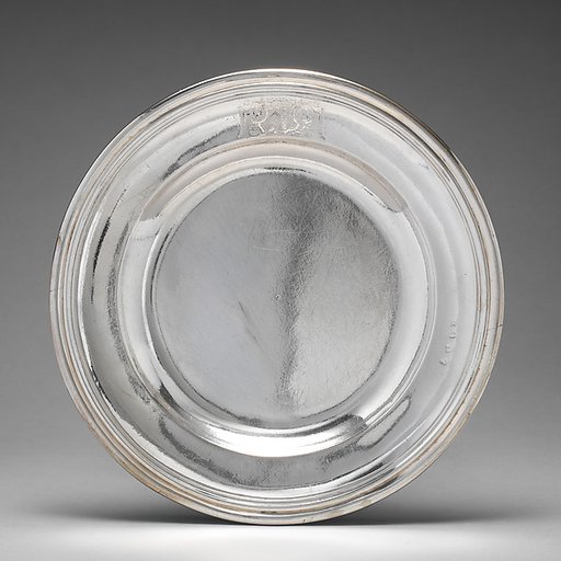 Dinner plate with English arms (one of a group of four)