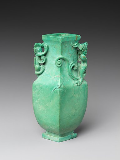 Small vase with dragon