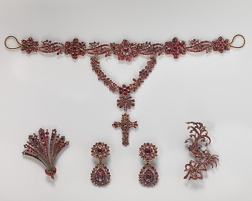 Five-piece parure in original case