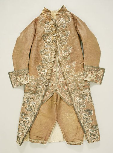 Court ensemble