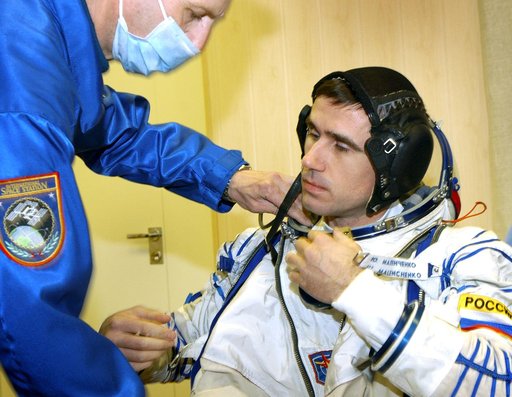 Astronaut Ed Lu prepares for ISS Expedition Seven mission.