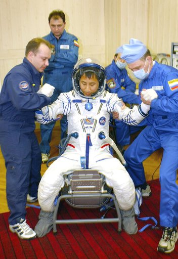 Astronaut Ed Lu prepares for ISS Expedition Seven mission.