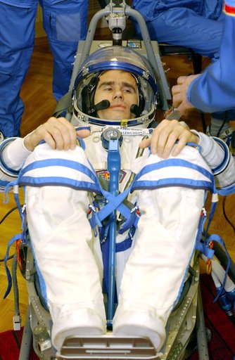 Astronaut Ed Lu prepares for ISS Expedition Seven mission.