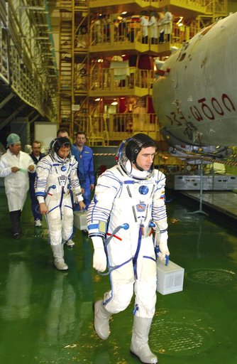 Astronaut Ed Lu prepares for ISS Expedition Seven mission.