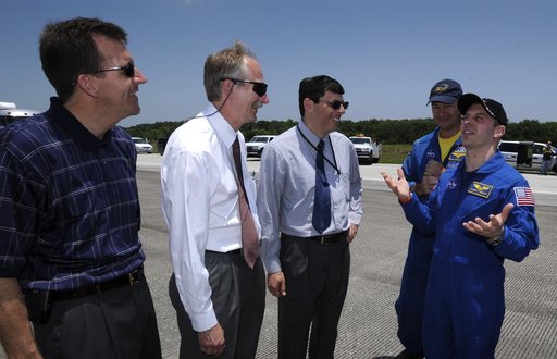 Space Shuttle Discovery (STS-124) Lands