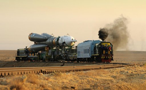 Expedition 18 Soyuz TMA-13 Rollout