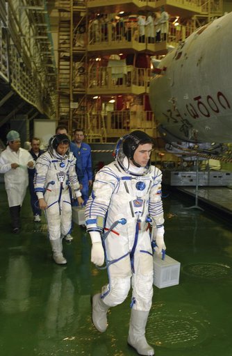 Expedition 7 Soyuz Check
