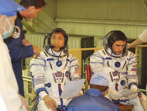 Expedition 7 Soyuz Check