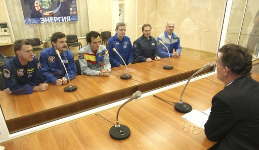 Expedition 8 Capsule Inspection