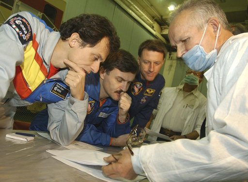 Expedition 8 Capsule Inspection
