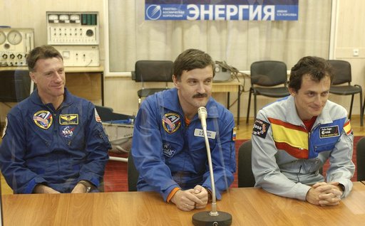 Expedition 8 Capsule Inspection