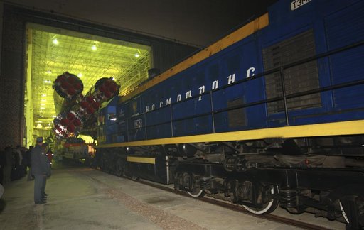 Expedition 8 Soyuz Transport