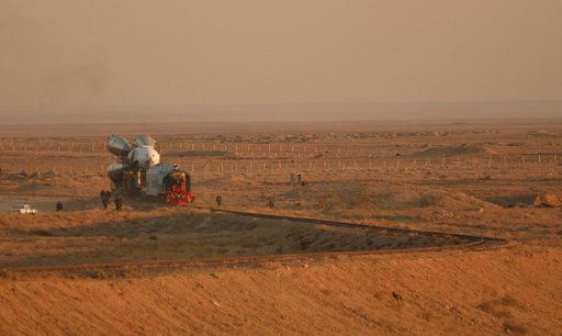 Expedition 8 Soyuz Transport